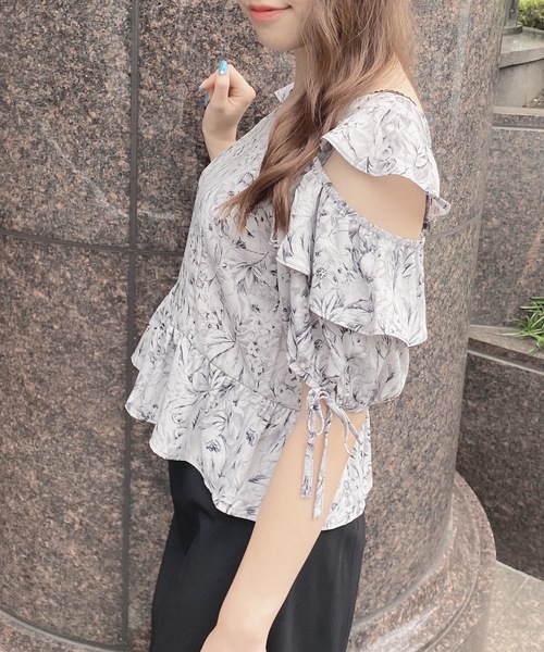 TORTE（トルテ）の「肩空きスクエアブラウス（シャツ/ブラウス・レディース・ホワイト系その他/グレー系その他/ブラック/ホワイト・FREE）」の4枚目の写真