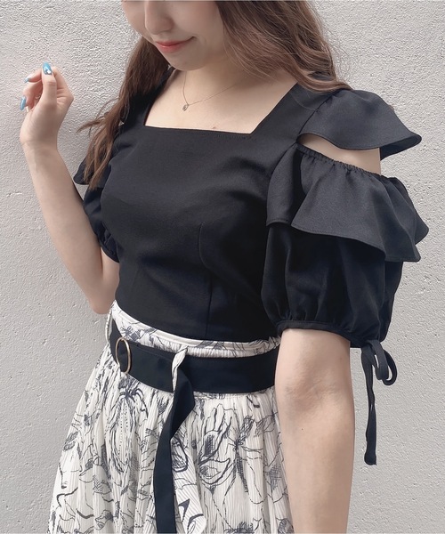 TORTE（トルテ）の「肩空きスクエアブラウス（シャツ/ブラウス・レディース・ホワイト系その他/グレー系その他/ブラック/ホワイト・FREE）」の3枚目の写真