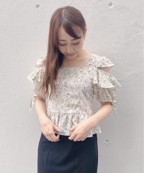 TORTE（トルテ）の「肩空きスクエアブラウス（シャツ/ブラウス・レディース・ホワイト系その他/グレー系その他/ブラック/ホワイト・FREE）」の13枚目の写真
