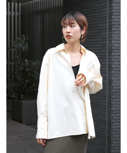 Ungrid（アングリッド）の「深Ｖネックデザインシャツ（シャツ/ブラウス・レディース・オフホワイト/イエロー・FREE）」の11枚目の写真