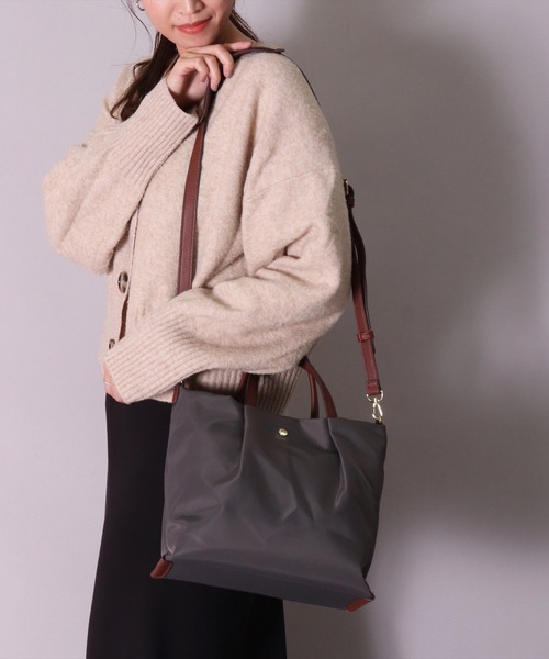 Legato Largo（レガートラルゴ）の「(LF)【Legato Largo】肩楽(かたらく) 2WAY ナイロン ショルダーバッグ（ショルダーバッグ・レディース・ライトブラウン/ブラック/ネイビー/グレー・ONE SIZE）」の3枚目の写真