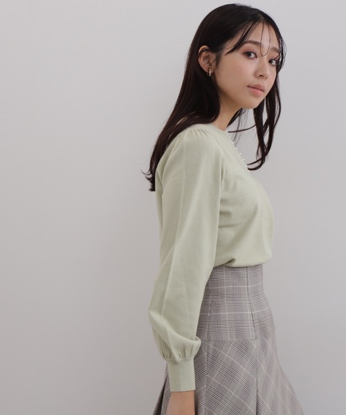 NATURAL BEAUTY BASIC（ナチュラルビューティーベーシック）の「パールスリットニット（ニット/セーター・レディース・ブラック/オフホワイト/ライトグリーン・FREE）」の17枚目の写真