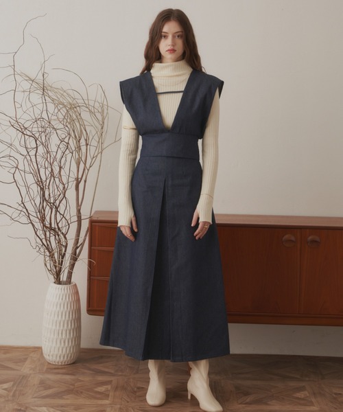 VANNIE U(ヴァニーユー)の「深Vネックデニムビスチェ(ベスト・レディース・ブラック/ネイビー・FREE)」の12枚目の写真