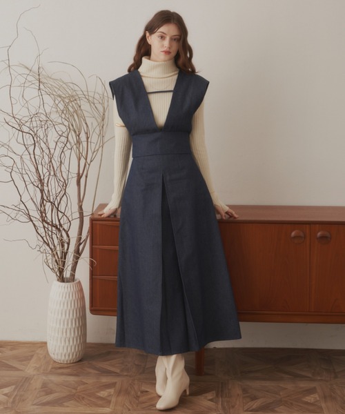 VANNIE U(ヴァニーユー)の「深Vネックデニムビスチェ(ベスト・レディース・ブラック/ネイビー・FREE)」の8枚目の写真