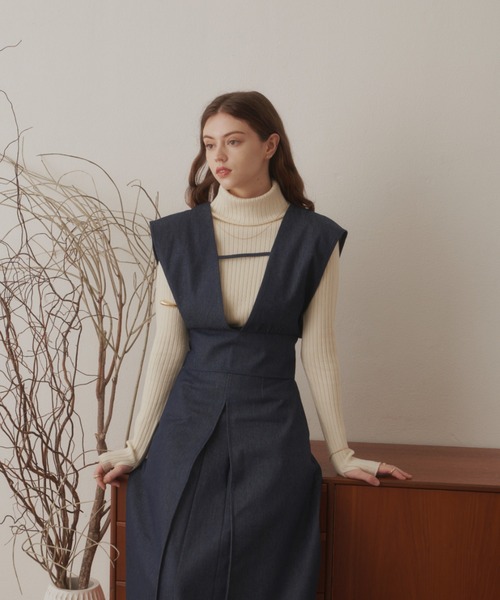 VANNIE U(ヴァニーユー)の「深Vネックデニムビスチェ(ベスト・レディース・ブラック/ネイビー・FREE)」の11枚目の写真