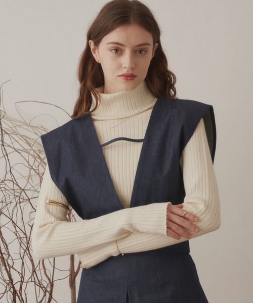 VANNIE U(ヴァニーユー)の「深Vネックデニムビスチェ(ベスト・レディース・ブラック/ネイビー・FREE)」の3枚目の写真