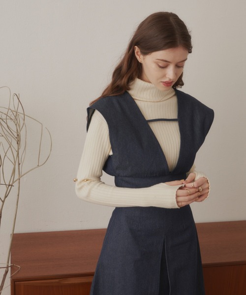 VANNIE U(ヴァニーユー)の「深Vネックデニムビスチェ(ベスト・レディース・ブラック/ネイビー・FREE)」の7枚目の写真