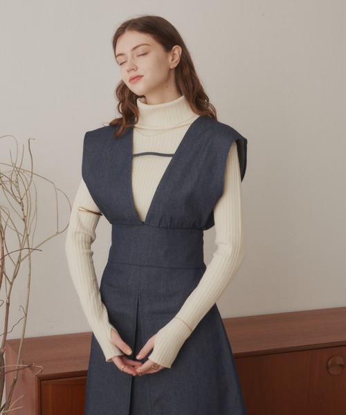 VANNIE U(ヴァニーユー)の「深Vネックデニムビスチェ(ベスト・レディース・ブラック/ネイビー・FREE)」の10枚目の写真