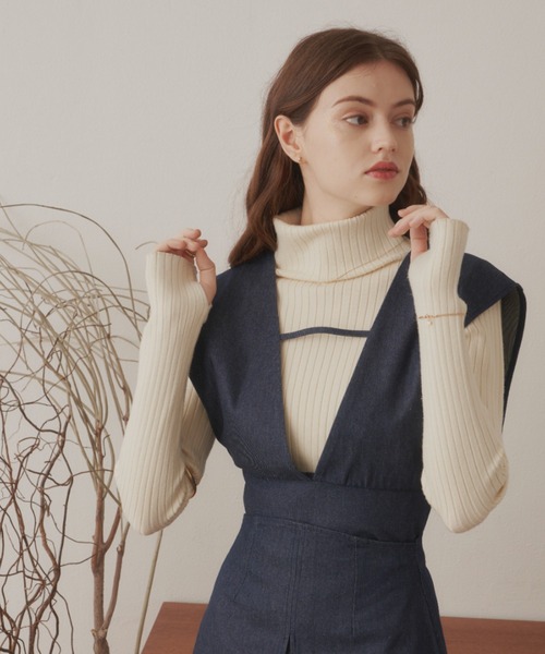 VANNIE U(ヴァニーユー)の「深Vネックデニムビスチェ(ベスト・レディース・ブラック/ネイビー・FREE)」の5枚目の写真