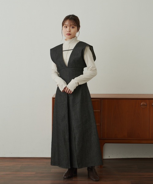 VANNIE U(ヴァニーユー)の「深Vネックデニムビスチェ(ベスト・レディース・ブラック/ネイビー・FREE)」の21枚目の写真