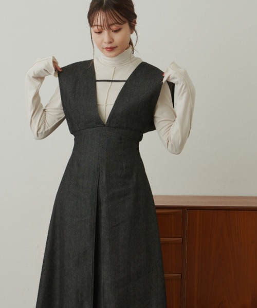 VANNIE U(ヴァニーユー)の「深Vネックデニムビスチェ(ベスト・レディース・ブラック/ネイビー・FREE)」の17枚目の写真