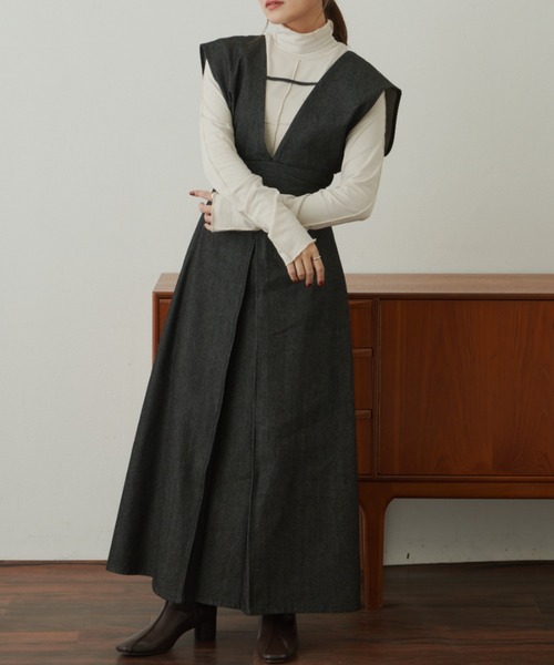 VANNIE U(ヴァニーユー)の「深Vネックデニムビスチェ(ベスト・レディース・ブラック/ネイビー・FREE)」の22枚目の写真