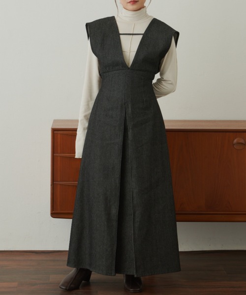 VANNIE U(ヴァニーユー)の「深Vネックデニムビスチェ(ベスト・レディース・ブラック/ネイビー・FREE)」の13枚目の写真