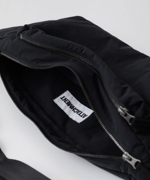 ATTACHMENT(アタッチメント)の「PE / NYマットクロス ウエストバッグ / PE / NY MAT CLOTH WAIST BAG(ボディバッグ/ウエストポーチ・メンズ・ブラック・FREE)」の4枚目の写真
