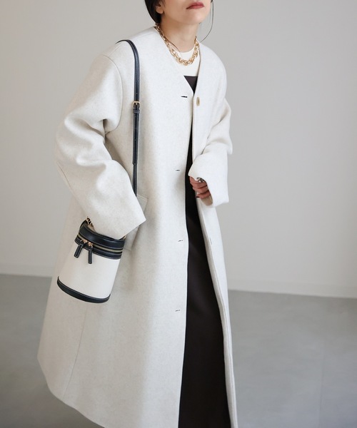 ap retro(アプレトロ)の「ノーカラーVネックロングコート(ノーカラーコート・レディース・アイボリー/ブラック/チャコールグレー・FREE)」の12枚目の写真