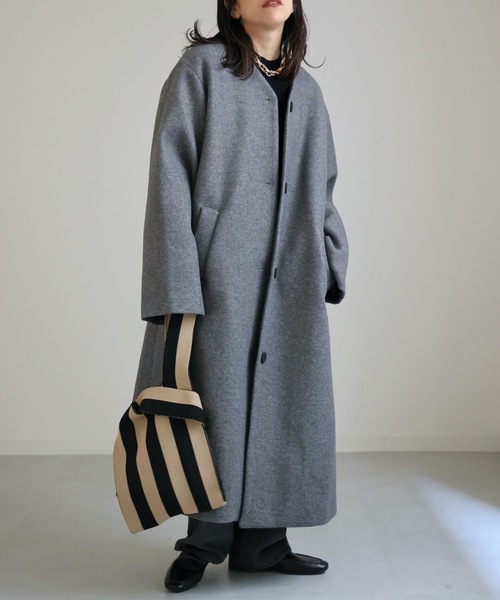 ap retro(アプレトロ)の「ノーカラーVネックロングコート(ノーカラーコート・レディース・アイボリー/ブラック/チャコールグレー・FREE)」の20枚目の写真