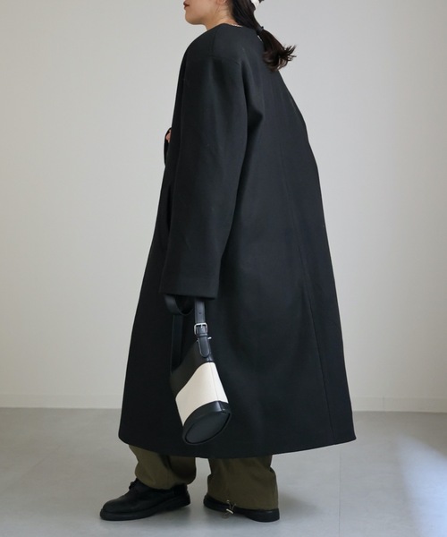 ap retro(アプレトロ)の「ノーカラーVネックロングコート(ノーカラーコート・レディース・アイボリー/ブラック/チャコールグレー・FREE)」の19枚目の写真