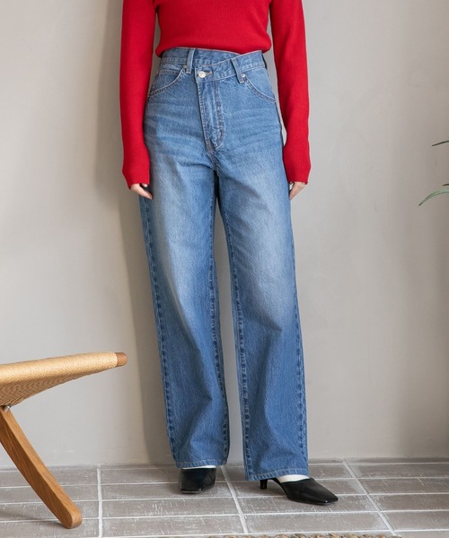 LOWRYS FARM(ローリーズファーム)の「CONEアシメデニムパンツ* 177906(デニムパンツ・レディース・ネイビー/ライトブルー/アイボリー/ブルー・SMALL/MEDIUM/LARGE)」の4枚目の写真