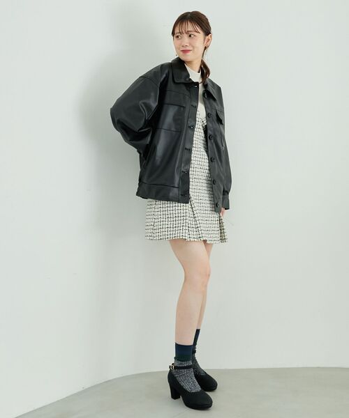 MAJESTIC LEGON(マジェスティックレゴン)の「フェイクレザーオーバーブルゾン(ブルゾン・レディース・アイボリー/ベージュ/ブラック・SMALL/MEDIUM)」の12枚目の写真