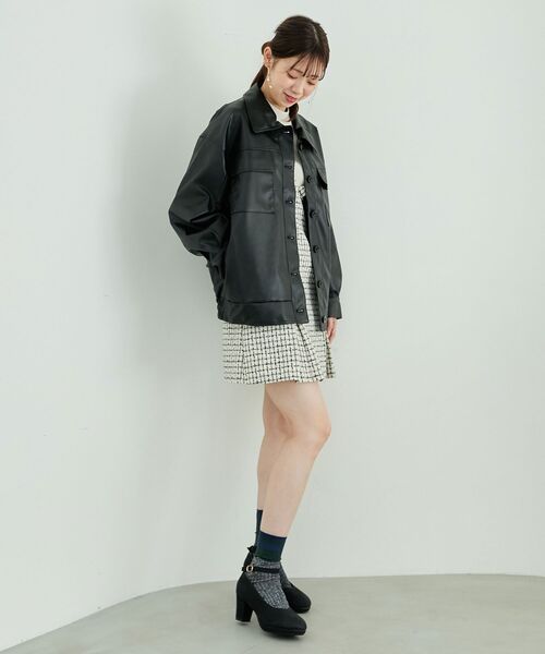 MAJESTIC LEGON(マジェスティックレゴン)の「フェイクレザーオーバーブルゾン(ブルゾン・レディース・アイボリー/ベージュ/ブラック・SMALL/MEDIUM)」の13枚目の写真