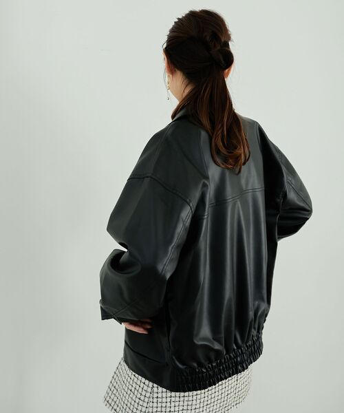 MAJESTIC LEGON(マジェスティックレゴン)の「フェイクレザーオーバーブルゾン(ブルゾン・レディース・アイボリー/ベージュ/ブラック・SMALL/MEDIUM)」の19枚目の写真