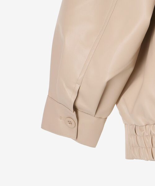 MAJESTIC LEGON(マジェスティックレゴン)の「フェイクレザーオーバーブルゾン(ブルゾン・レディース・アイボリー/ベージュ/ブラック・SMALL/MEDIUM)」の9枚目の写真