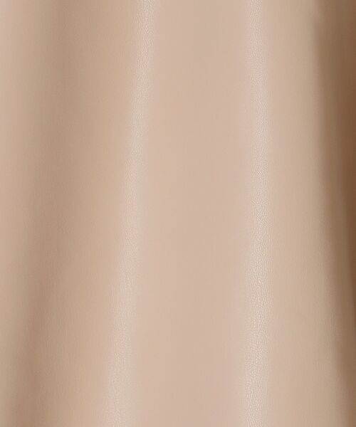 MAJESTIC LEGON(マジェスティックレゴン)の「フェイクレザーオーバーブルゾン(ブルゾン・レディース・アイボリー/ベージュ/ブラック・SMALL/MEDIUM)」の4枚目の写真