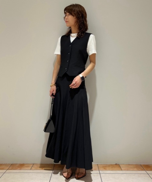 Mila Owen（ミラオーウェン）の「カーブパネルナローフレアスカート
