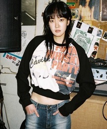Cavish（カビシ）の「A'GEM/9 × .kom『CAVISH/カビシ』W WHISKY PARTY SWEATSHIRT/ウイスキーパーティー スウェットシャツ プルーオーバー トレーナー クロップド丈（スウェット）」