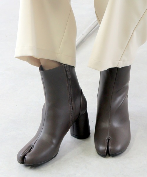 LibertyDoll（リバティードール）の「7cm円柱ヒール足袋ブーツ 袴ブーツ（ブーツ・レディース・ベージュ/キャメル/ダークブラウン/アイボリー/ブラック/グレイッシュベージュ・LL/S/3L/M/L/4L）」の22枚目の写真