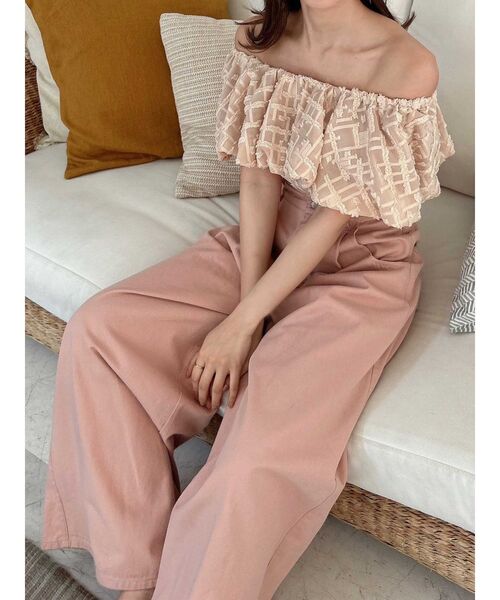 dazzlin（ダズリン）の「シアージャカードオフショルブラウス（シャツ/ブラウス・レディース・オフホワイト/ベージュ/ブルー・FREE）」の2枚目の写真