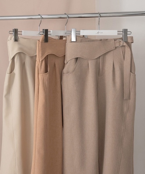 Amiur(エミレ)の「nuance belt straight pants(その他パンツ・レディース・ベージュ/クリーム/オレンジ系・S/M)」の7枚目の写真
