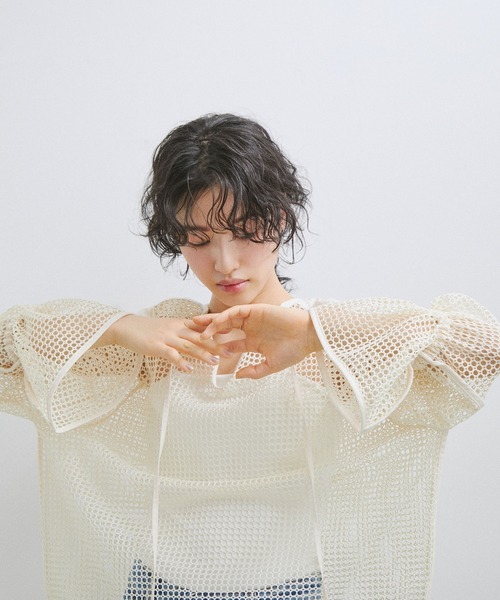 ADAM ET ROPE'(アダムエロペ)の「メッシュプルオーバー(その他トップス・レディース・ブラック/キナリ・FREE)」の10枚目の写真