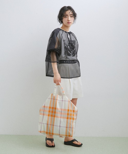 ADAM ET ROPE'(アダムエロペ)の「メッシュプルオーバー(その他トップス・レディース・ブラック/キナリ・FREE)」の17枚目の写真