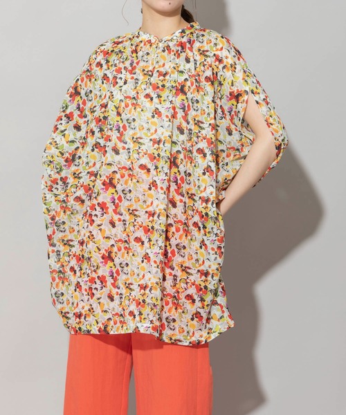 Munich(ミューニック)の「80sプリントコットンクレープギャザーチュニックブラウス(シャツ/ブラウス・レディース・ブラック/レッド/ブルー/グリーン・FREE)」の5枚目の写真