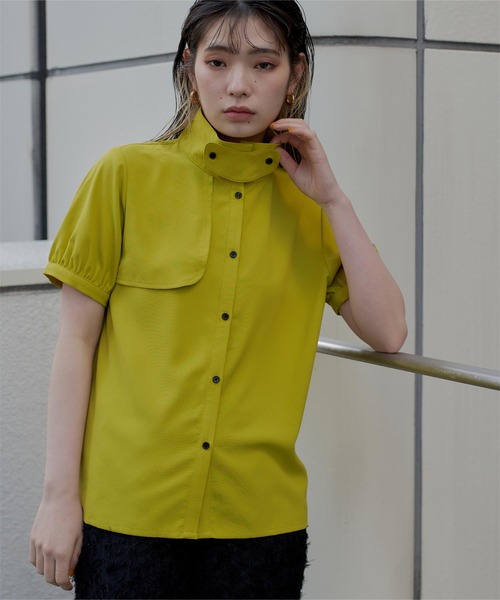 machatt メタリックパフスリーブブラウス　ゴールド メタリックパフブラウスのご紹介です☺︎ フォルムが可愛くて