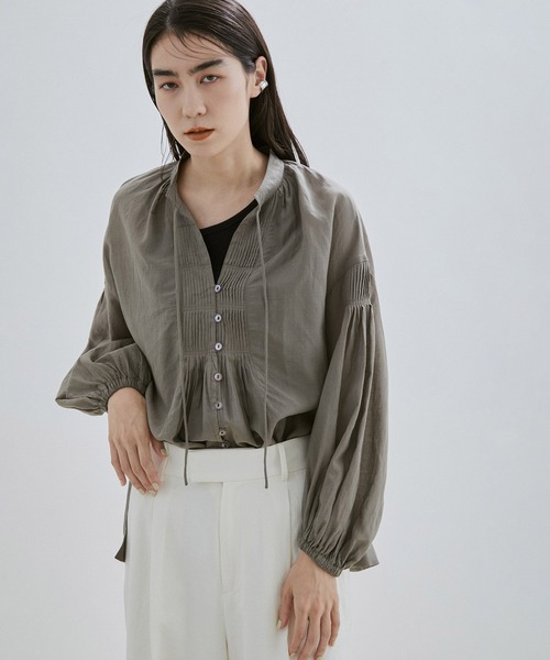 SALON adam et rope'（サロン アダム エ ロペ）の「【洗える】コットンボイルハンドタックボリュームスリーブブラウス（シャツ/ブラウス・レディース・ブラック/グレー系その他・FREE）」の6枚目の写真