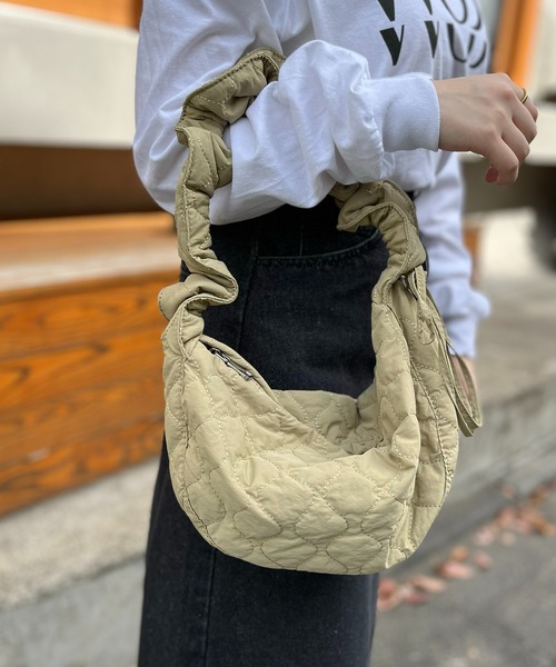 mi via loca（ミヴィアロカ）の「ドローコードキルティングバッグ（ショルダーバッグ・レディース・アイボリー/カーキ/ブラック・FREE）」の22枚目の写真