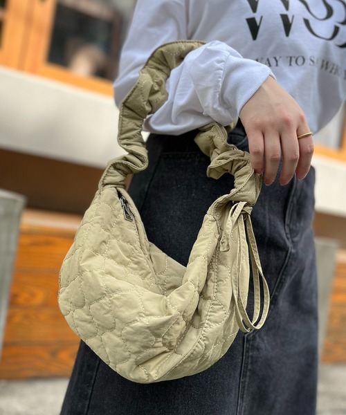 mi via loca（ミヴィアロカ）の「ドローコードキルティングバッグ（ショルダーバッグ・レディース・アイボリー/カーキ/ブラック・FREE）」の16枚目の写真