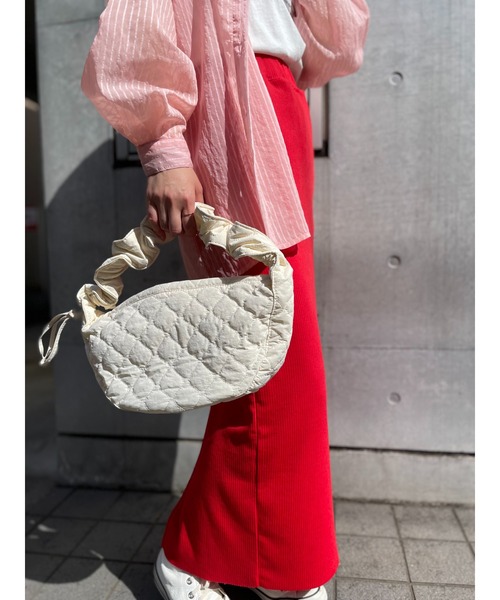 mi via loca（ミヴィアロカ）の「ドローコードキルティングバッグ（ショルダーバッグ・レディース・アイボリー/カーキ/ブラック・FREE）」の6枚目の写真