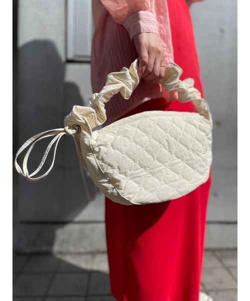 mi via loca（ミヴィアロカ）の「ドローコードキルティングバッグ（ショルダーバッグ・レディース・アイボリー/カーキ/ブラック・FREE）」の18枚目の写真