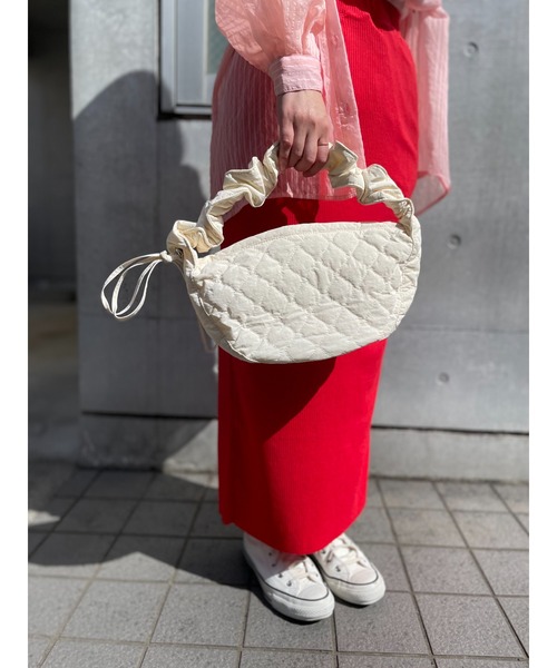 mi via loca（ミヴィアロカ）の「ドローコードキルティングバッグ（ショルダーバッグ・レディース・アイボリー/カーキ/ブラック・FREE）」の15枚目の写真