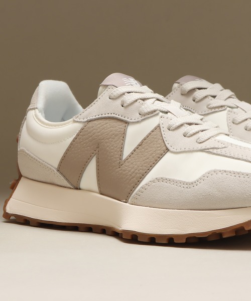 NEW BALANCE（ニューバランス）の「New Balance U327（スニーカー・レディース・ホワイト系その他2/ホワイト/ホワイト系その他・22.5cm/23.0cm/23.5cm/24.0cm/24.5cm/25.0cm/25.5cm）」の5枚目の写真