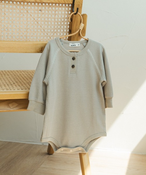 pairmanon(ペアマノン)の「【ベビー】ヘンリーネック ワッフル ロンパース(ロンパース・キッズ・ラベンダー/モカ/ブルー系その他3/グリーン系その他2/ライトベージュ/グレー系その他/カーキ・80/70)」の4枚目の写真