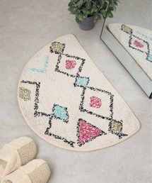 emesuelee（エメスーリー）の「ベルベリッシュセミサークルマット/ラグ（ラグ/マット）」