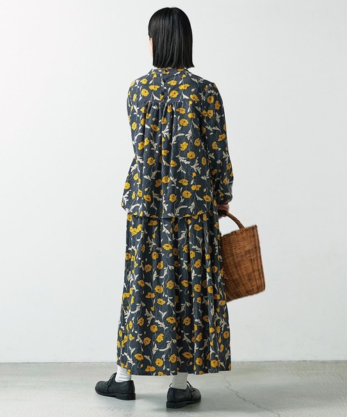 Sunny clouds（サニークラウズ）の「サニークラウズ　ｆｅａｔ．　ＨＯＫＫＯＨ　黄色いヒナゲシトップス〈レディース〉（その他トップス・レディース・イエロー×ブラック・LARGE/NM/MEDIUM/X-LARGE）」の7枚目の写真