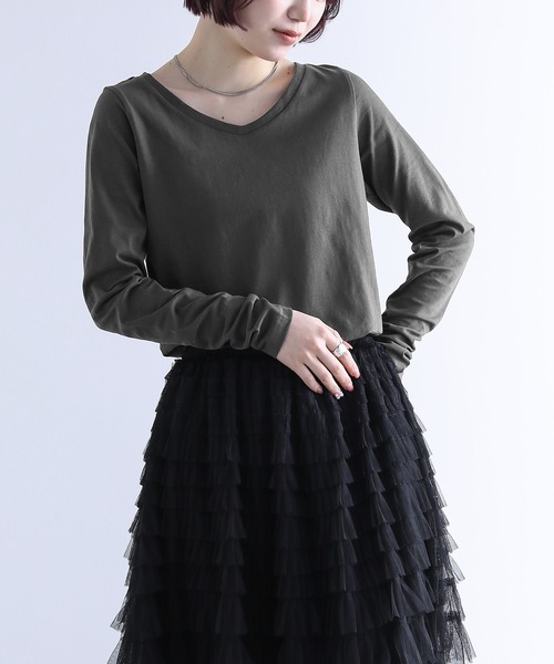 n'OrLABEL（ノアールレーベル）の「『シンプルVネックロンT』（Tシャツ/カットソー・レディース・グレイッシュベージュ/ブルーグリーン/ブラック/グレイッシュブルー/ホワイト/ラベンダー/モカ/ダークグレー・M/L/LL）」の3枚目の写真