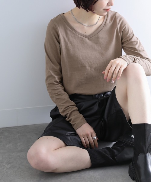 n'OrLABEL（ノアールレーベル）の「『シンプルVネックロンT』（Tシャツ/カットソー・レディース・グレイッシュベージュ/ブルーグリーン/ブラック/グレイッシュブルー/ホワイト/ラベンダー/モカ/ダークグレー・M/L/LL）」の4枚目の写真