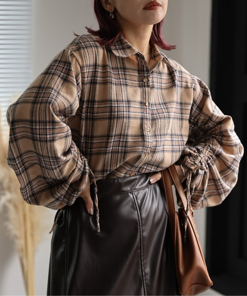 ap retro(アプレトロ)の「長袖シャーリングシャツ(シャツ/ブラウス・レディース・ブルー/ベージュ系その他/グレイッシュベージュ/ブラック・FREE)」の21枚目の写真