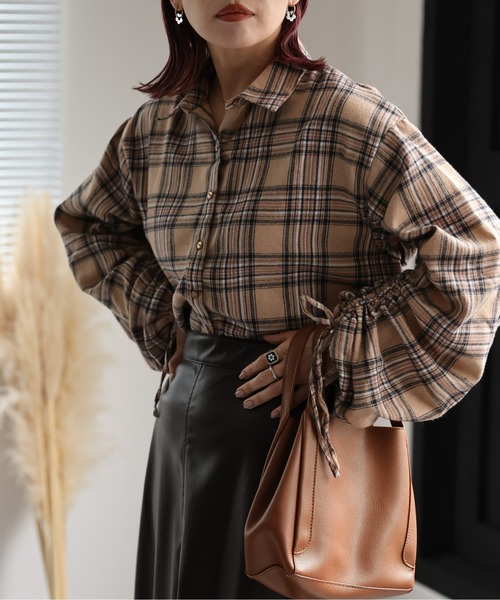 ap retro(アプレトロ)の「長袖シャーリングシャツ(シャツ/ブラウス・レディース・ブルー/ベージュ系その他/グレイッシュベージュ/ブラック・FREE)」の22枚目の写真